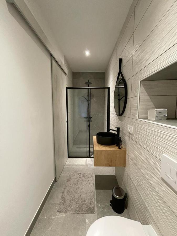 Aegida Beachfront Apartment كوبر المظهر الخارجي الصورة